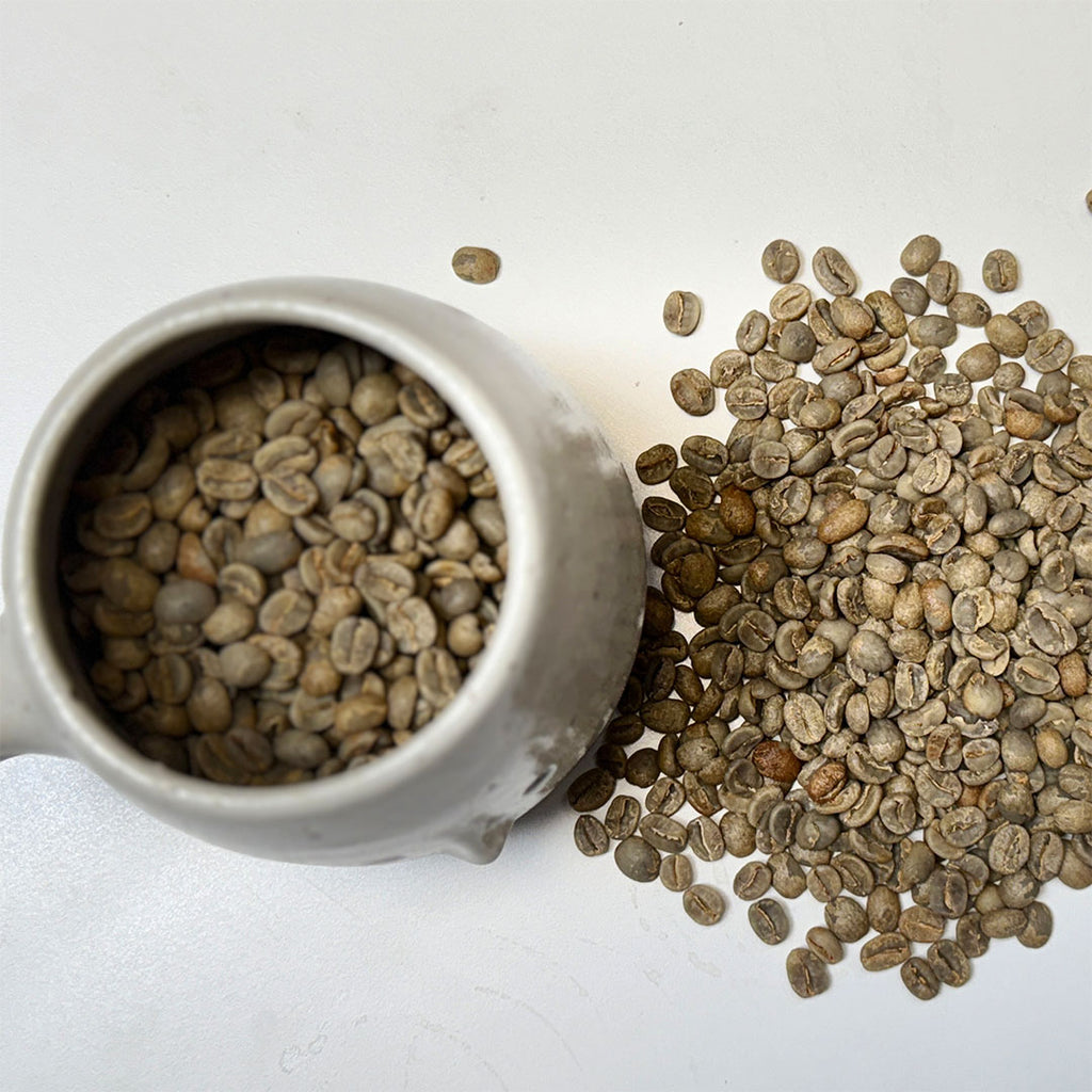 Taza y café verde